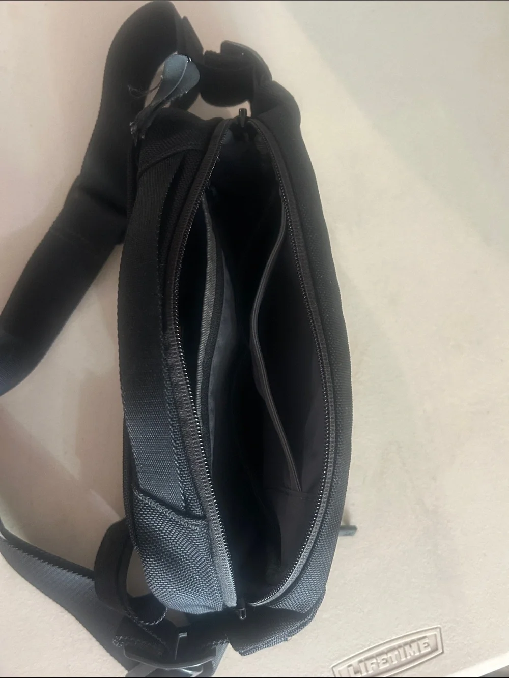 Aer Black Minimalist Sling Belt Bag — Aer designed in San Francisco Cordura - Picture 4 of 7